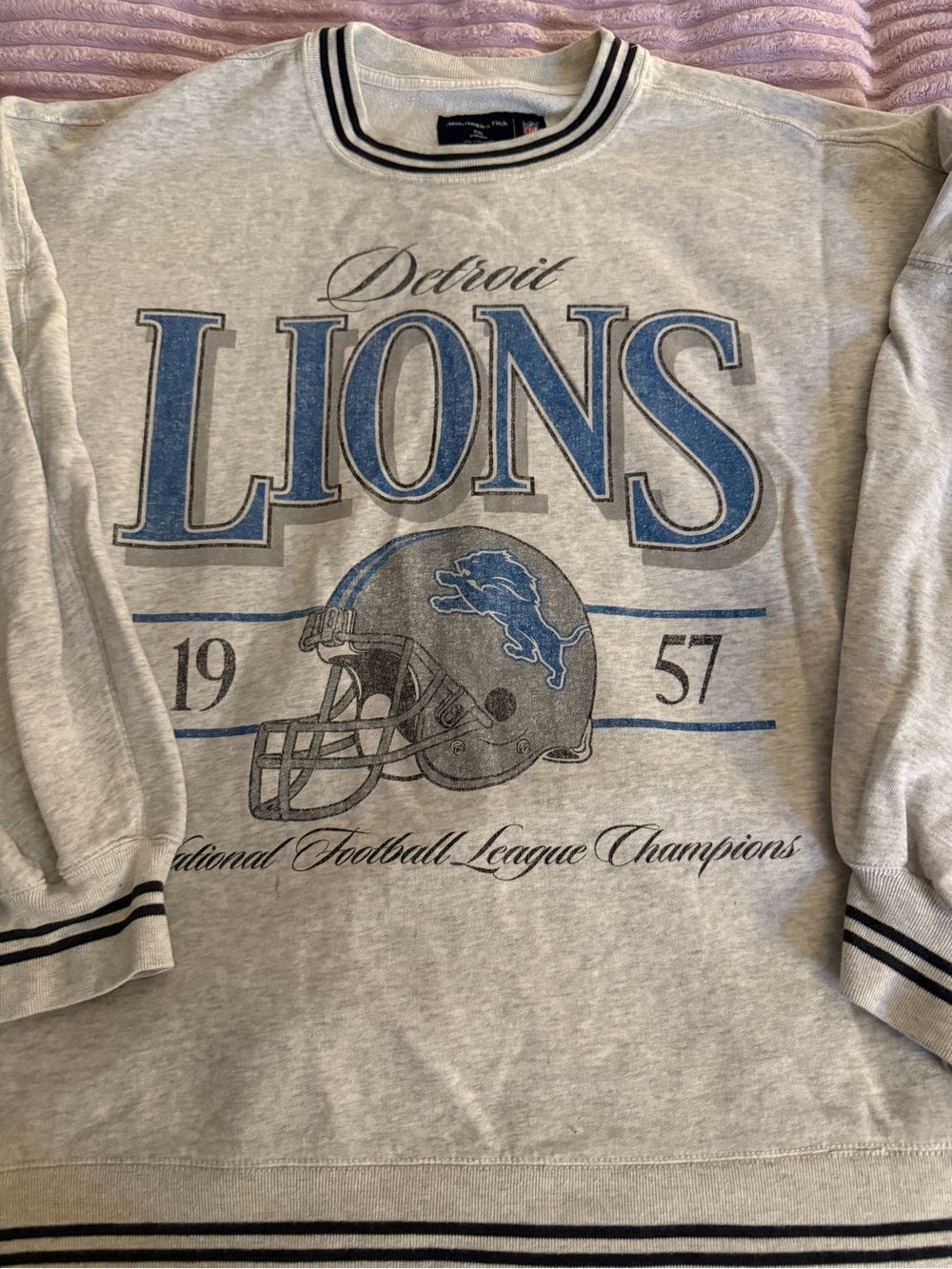 Abercrombie & Fitch- Detroit Lions Grey Vintage-Style Crewneck Sweatshirt